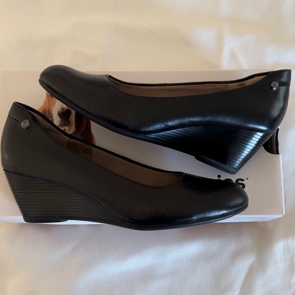 Hush Puppies Leather Wedge Pumps  - size US 6 - Picture 1 of 6